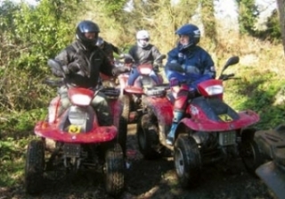 Partez dans une randonnée quad entre amis